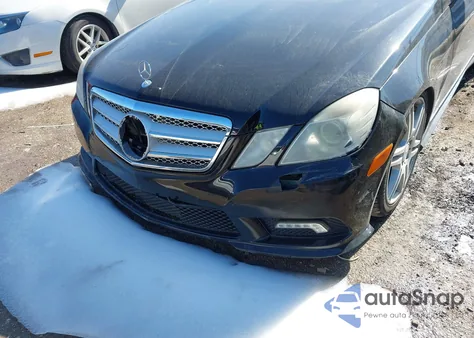 2010 Mercedes-Benz E 550 z USA, uszkodzony, nr VIN WDDHF7CB0AA148979